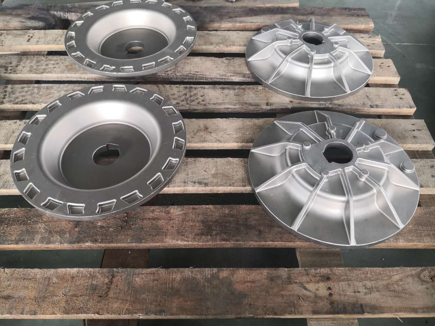 廠家是如何給鋁合金精密鑄件配比涂料的